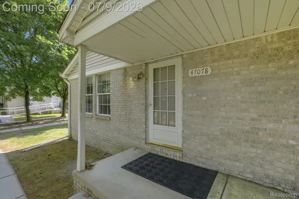 47078 Auburn CT, Shelby Charter Township, MI 48317