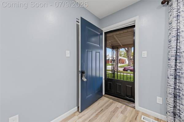 7218 Superior, Center Line, MI 48015
