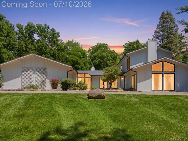 670 W Snell RD, Oakland Charter Township, MI 48306