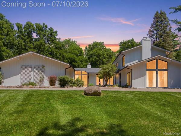 670 W Snell RD, Oakland Charter Township, MI 48306