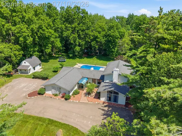 670 W Snell RD, Oakland Charter Township, MI 48306