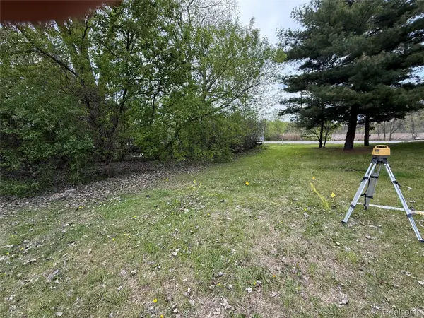 59 Lochaven RD, Waterford Charter Township, MI 48327