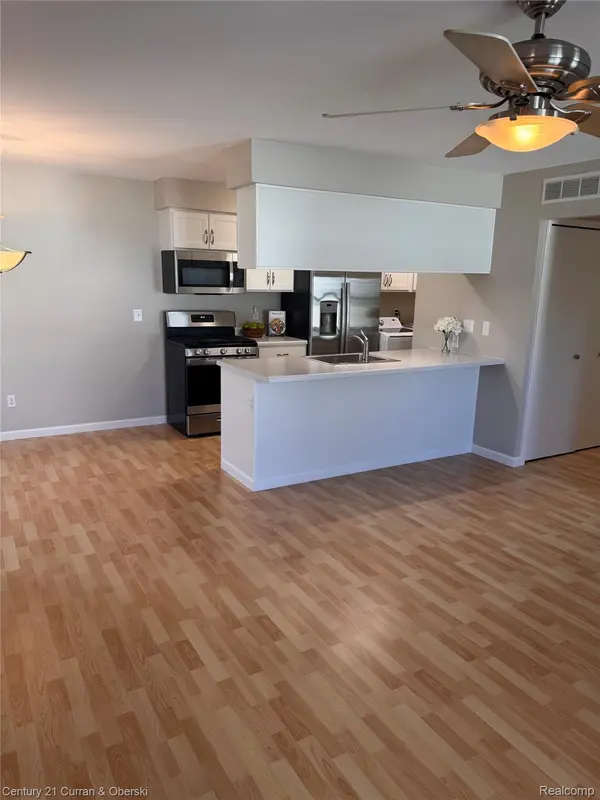 1497 Harbor DR, Walled Lake, MI 48390