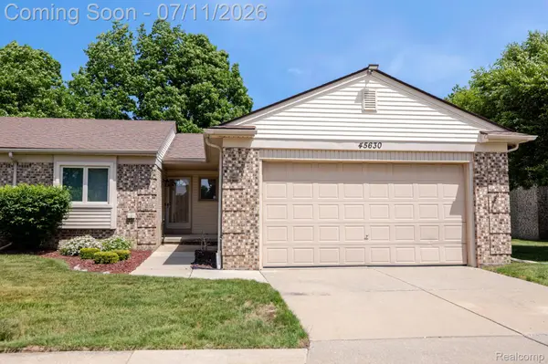 45630 White Oak DR, Shelby Charter Township, MI 48315