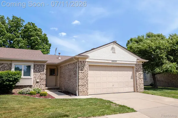 45630 White Oak DR, Shelby Charter Township, MI 48315