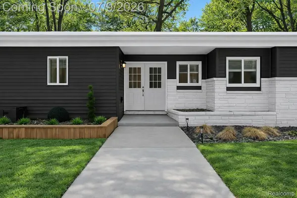 2566 Harrington RD, Rochester Hills, MI 48307