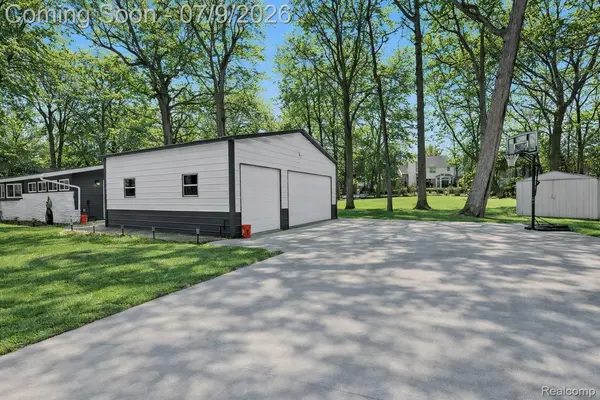 2566 Harrington RD, Rochester Hills, MI 48307