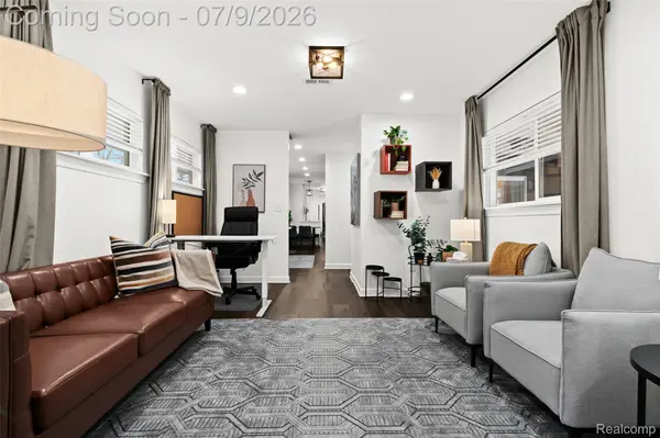 2566 Harrington RD, Rochester Hills, MI 48307