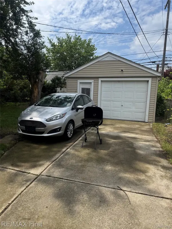 21811 Donald AVE, Eastpointe, MI 48021