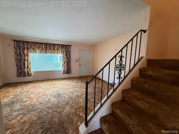 28394 Universal DR, Warren, MI 48092