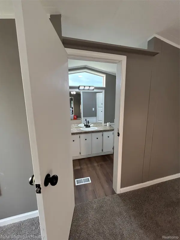 2035 Marmoor DR, Shelby Charter Township, MI 48317