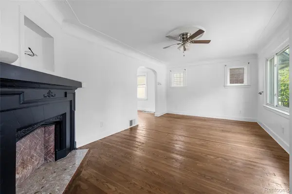 957 Winchester AVE, Lincoln Park, MI 48146