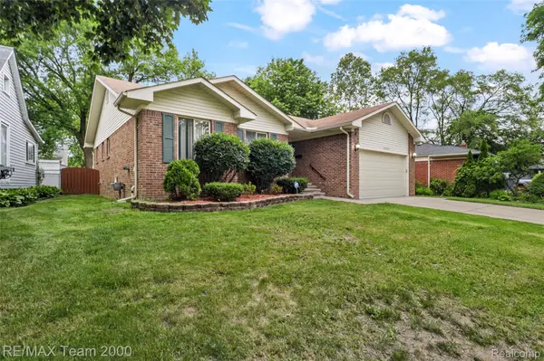 25134 Ann Arbor TRL, Dearborn Heights, MI 48127