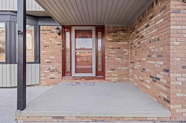 38327 Sleigh DR, Sterling Heights, MI 48310