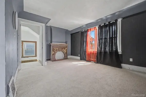 9275 Appoline ST, Detroit, MI 48228