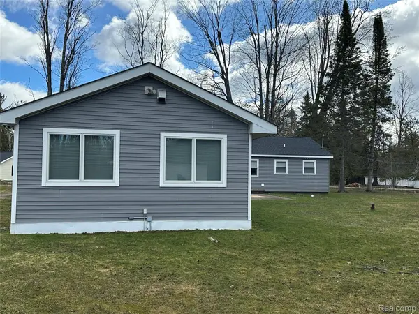 7726 Lake ST, Alanson Village, MI 49706