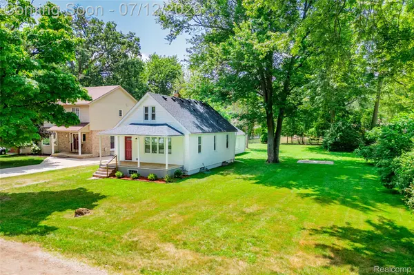 25450 6th ST, Grosse Ile Township, MI 48138