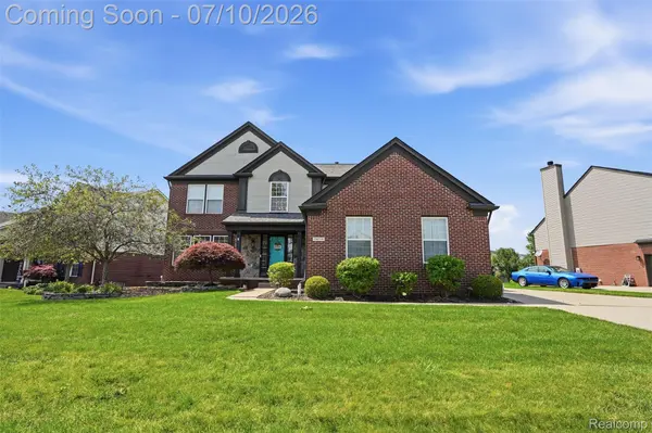 24774 Summer LN, Flat Rock, MI 48134
