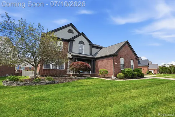 24774 Summer LN, Flat Rock, MI 48134