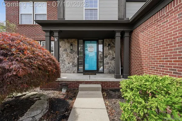24774 Summer LN, Flat Rock, MI 48134