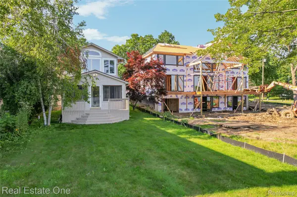 9047 Gale RD, White Lake Charter Township, MI 48386