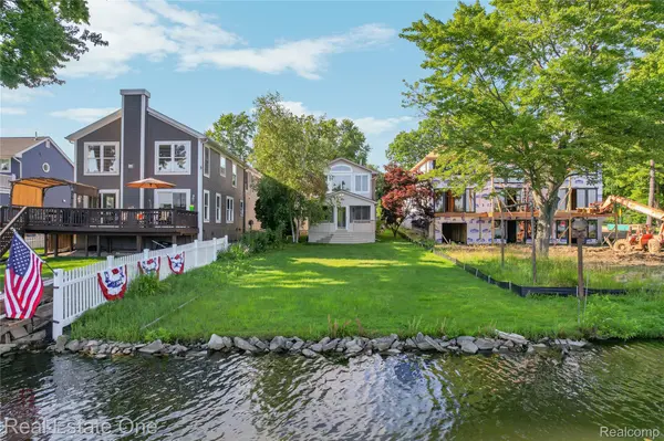 9047 Gale RD, White Lake Charter Township, MI 48386