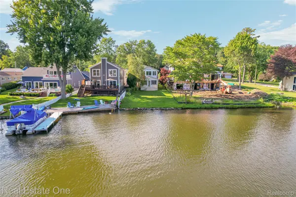 9047 Gale RD, White Lake Charter Township, MI 48386