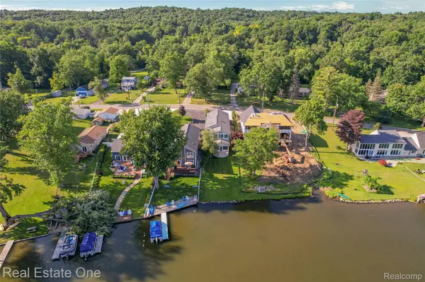 9047 Gale RD, White Lake Charter Township, MI 48386