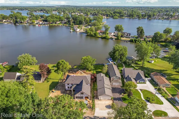 9047 Gale RD, White Lake Charter Township, MI 48386