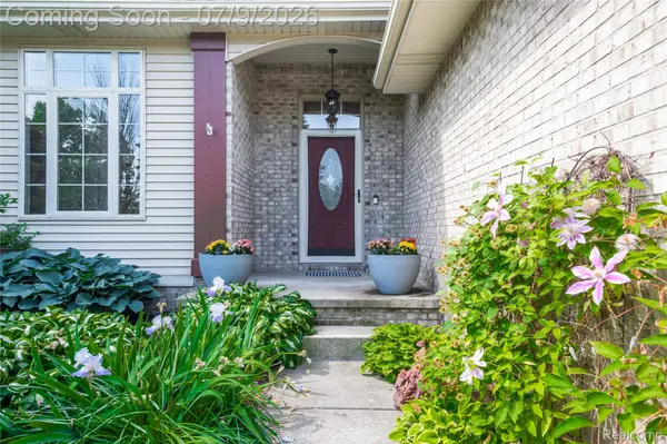 3483 Lahring RD, Fenton Charter Township, MI 48451