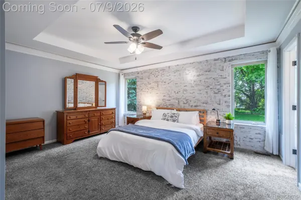 3483 Lahring RD, Fenton Charter Township, MI 48451
