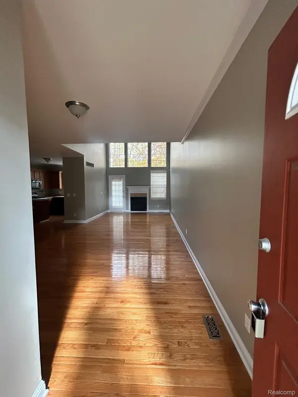 41484 GLADE RD, Canton Charter Township, MI 48187