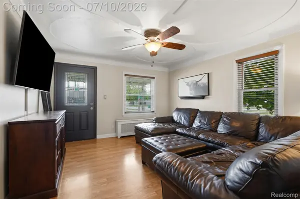 1642 Lathers ST, Garden City, MI 48135