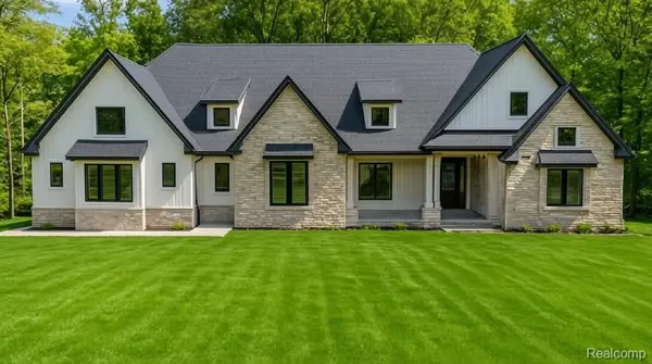 7509 Maple Ridge DR, Independence Charter Township, MI 48346
