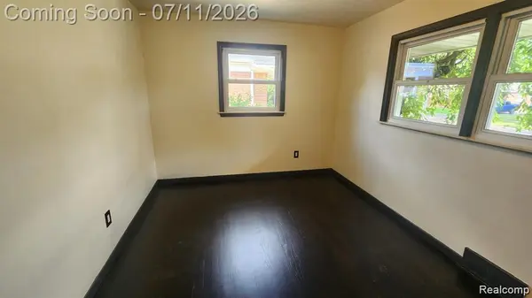 8315 Arnold ST, Dearborn Heights, MI 48127