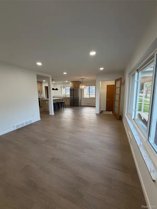 24091 Eastwood ST, Oak Park, MI 48237