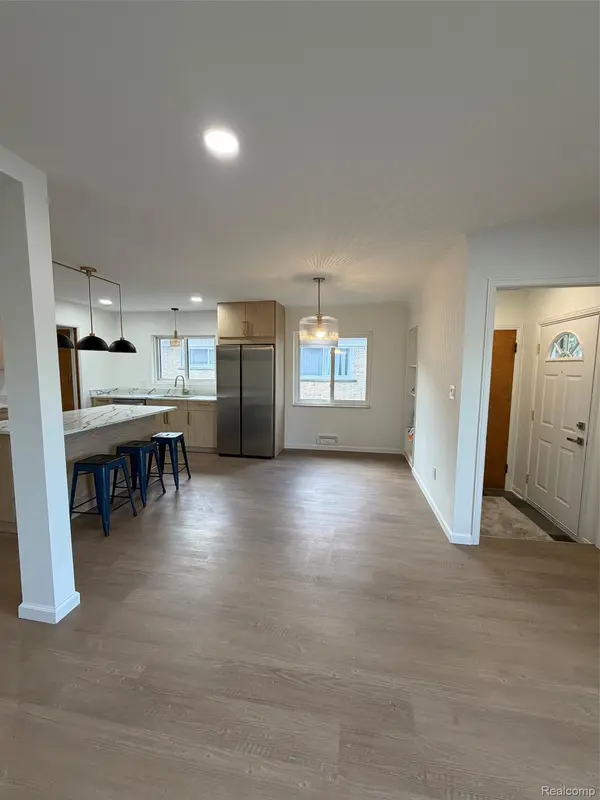 24091 Eastwood ST, Oak Park, MI 48237