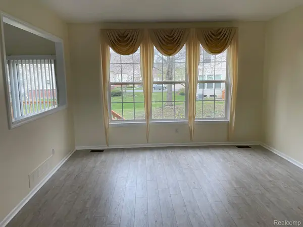 38463 SARATOGA CIR, Farmington Hills, MI 48331