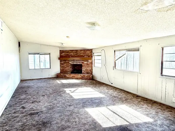 1954 E Booth Street, Paris, TX 75460