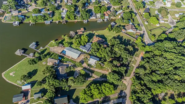 1712 Island Village Court, Granbury, TX 76048