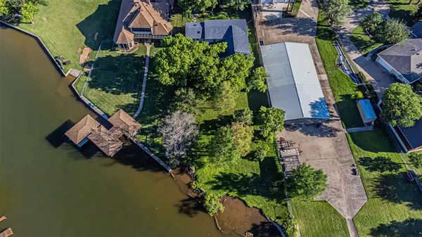 1712 Island Village Court, Granbury, TX 76048