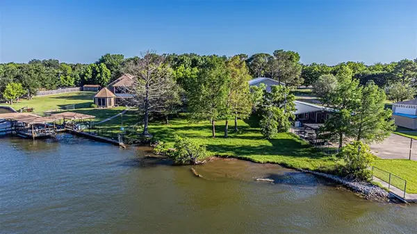 1712 Island Village Court, Granbury, TX 76048