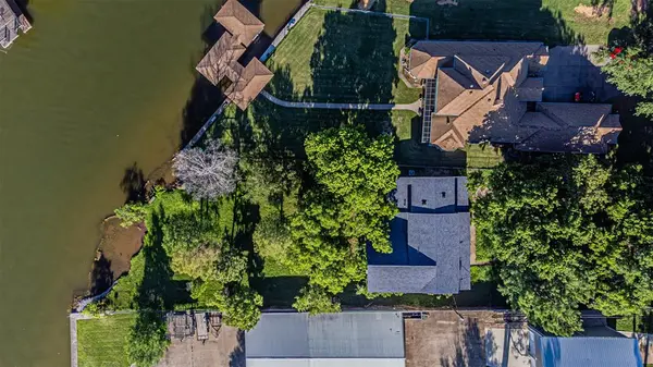 1712 Island Village Court, Granbury, TX 76048
