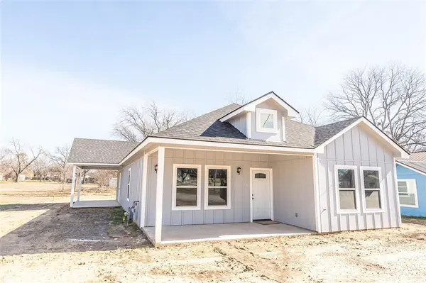 307 Bonham Street, Nocona, TX 76255