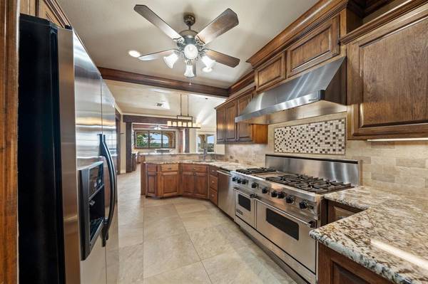6068 NORTHVIEW Court, Aubrey, TX 76227