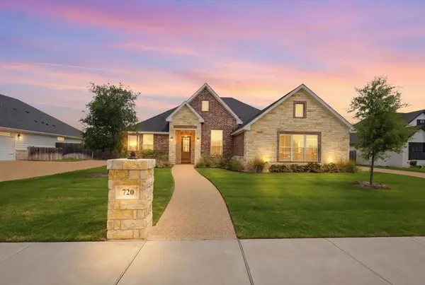 720 Whirlaway Road,  Hewitt,  TX 76643