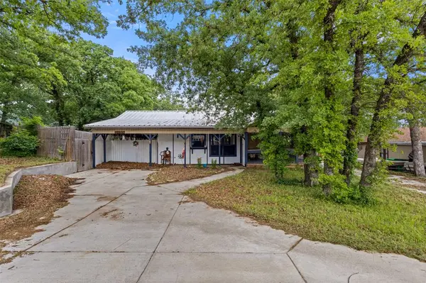 316 Hickorywood Street, Azle, TX 76020