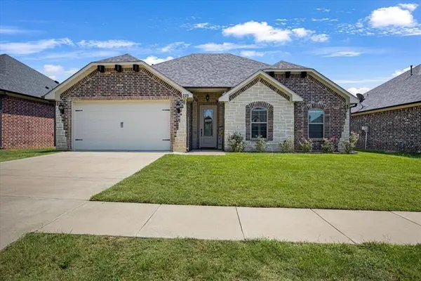 225 Patience Avenue, Lindale, TX 75771
