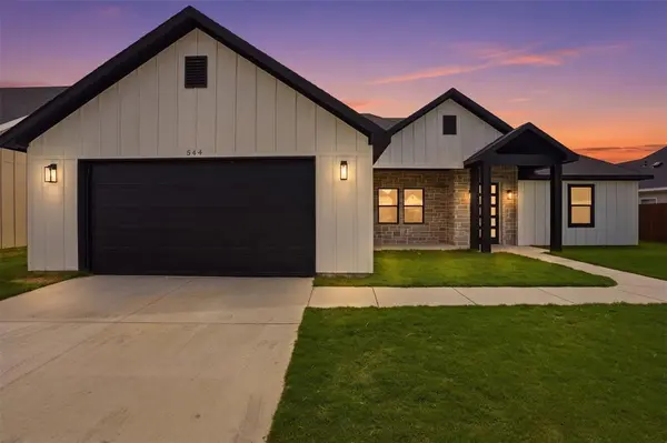 544 Highview Court, Godley, TX 76044