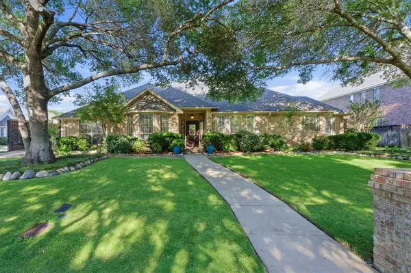 5017 River Bluff Drive, Fort Worth, TX 76132